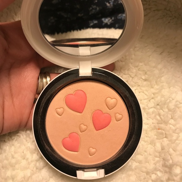 MAC Archie’s Girls face powder - Picture 1 of 2